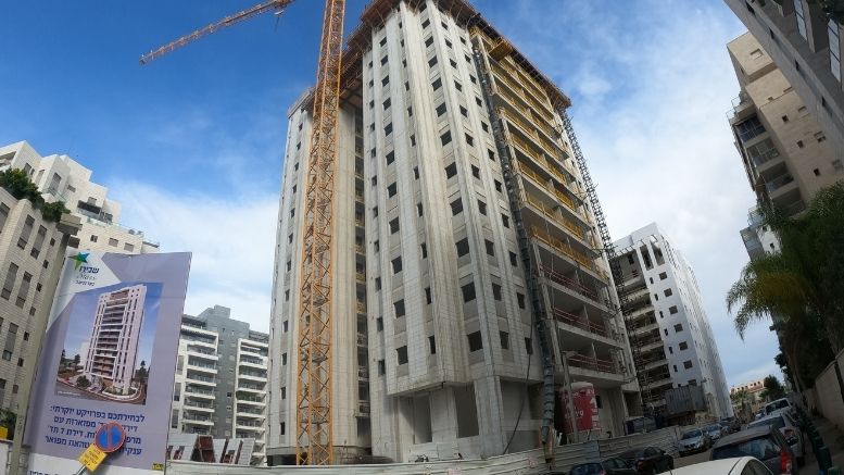 מגדלי מגורים נבנים בפתח תקווה - 2021