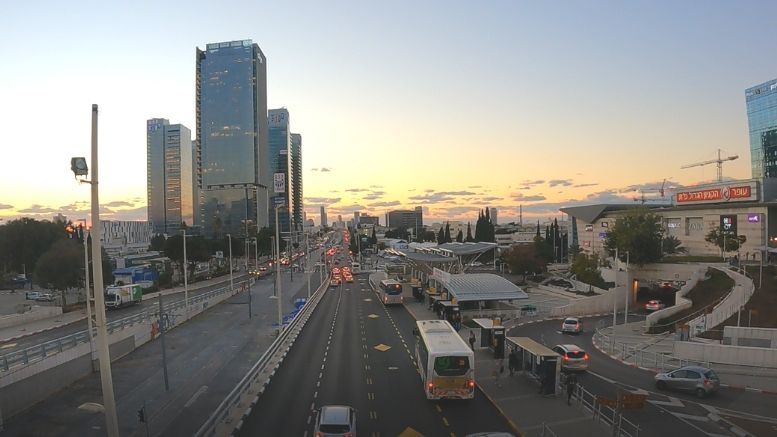 מבט על תנועת הרכבים מגשר המיתרים בפתח תקווה