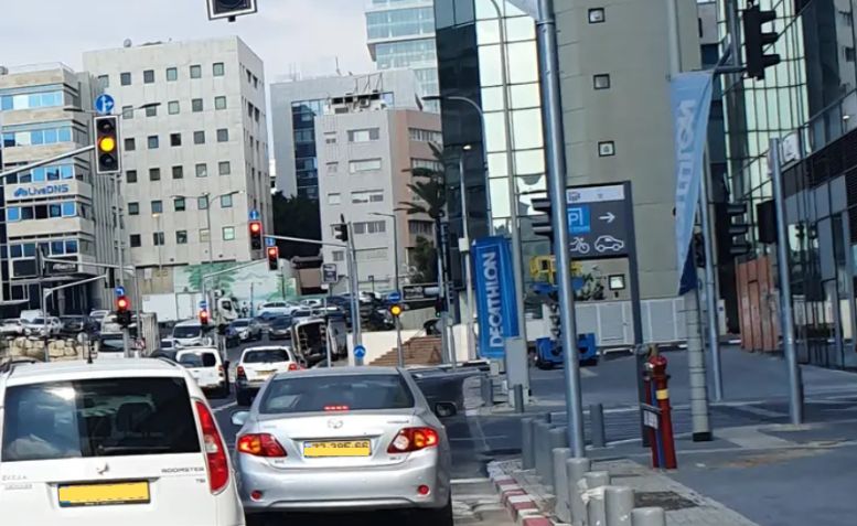 כניסה לחניון ב.ס.ר סיטי רח' תוצרת הארץ פתח תקווה