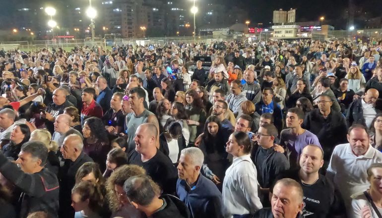 תושבי פתח תקווה במופע העצמאות בבן דרור