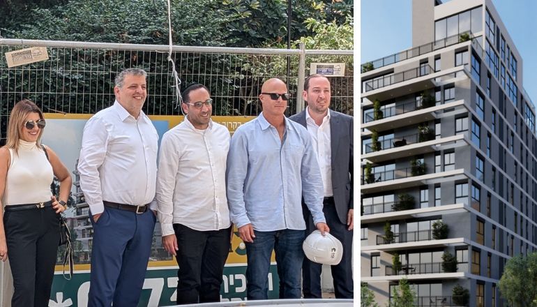 היזמים-שותפים - המנכ"ל איתי חסון, מנהל ההתחדשות העירונית יוסי אייזנברג ומנהל ההנדסה שי קסטן-מגורי - ואיתם עוד עשרות דיירים ותושבים סקרנים
