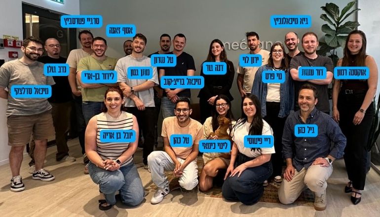 שורה עליונה מימין לשמאל: אוקסנה רמון דור עשת גיא מיכאלוביץ נוי פרס ירון לוי דנה גור מיכאל בריצ׳קוב טל שרון מתן גנון אסף זאנה לידור בן-ארי סרגיי פטרסביץ נדב גולן מיכאל סדלצקי שורה תחתונה מימין לשמאל: גיל כהן ריי פיטוסי לינוי כימאי טל כהן יובל בן-אריה