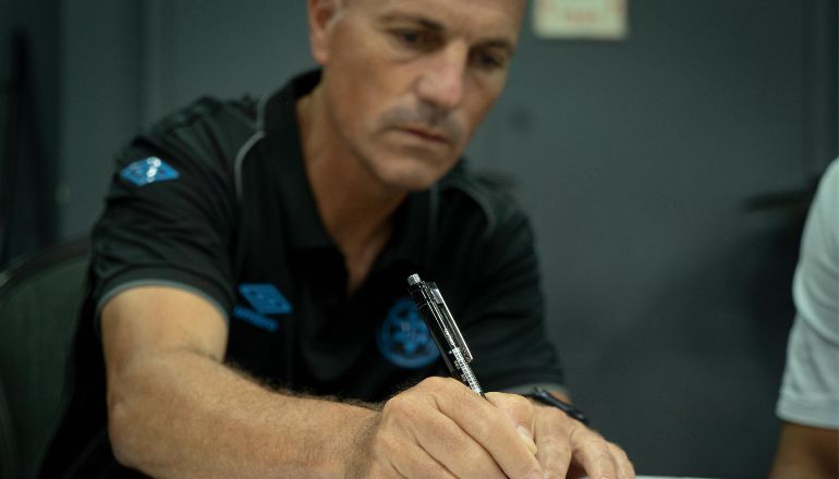 זיו אריה במעמד החתימה