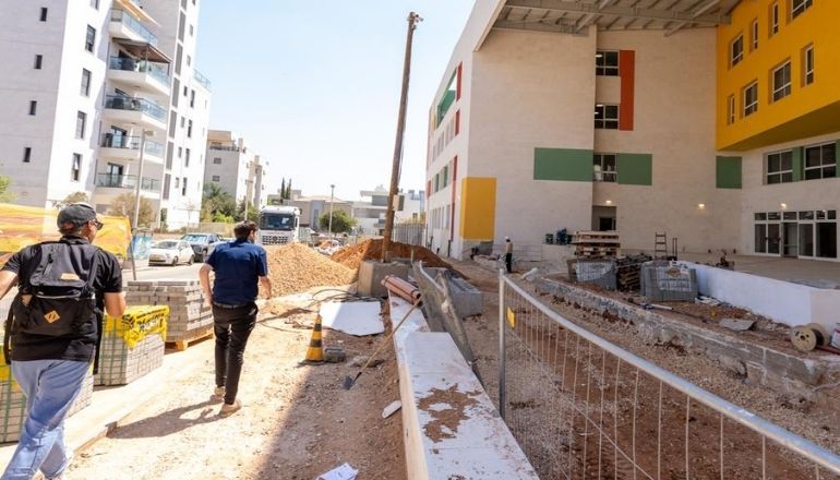 השיפוצים בכפר גנים לבניית אולם ספורט על שמו של ימנו זלקה ז"ל