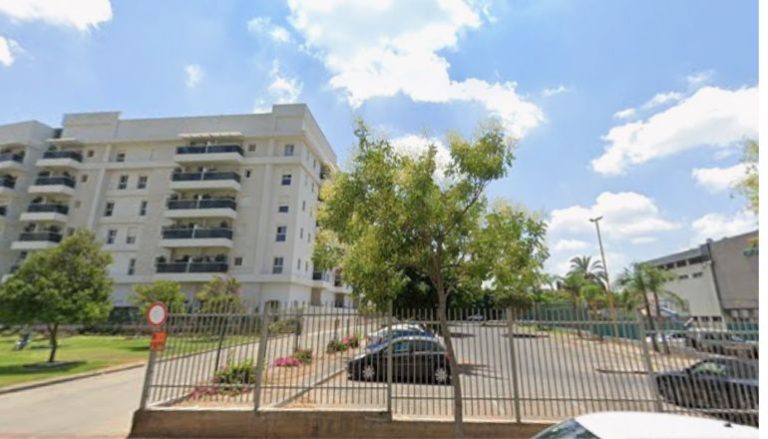 חניה ברחוב דגניה קאנטרי נווה עוז פתח תקווה בית בלב