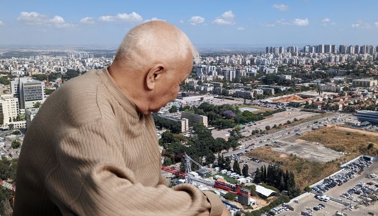 מרצה מואשם בפיגועים בערבים פתח תקווה