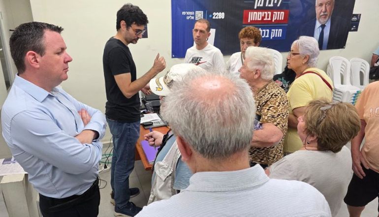יבגני סובה מישראל ביתנו במטה של פתח תקווה