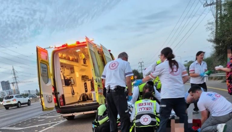 רוכב אופניים חשמליים בן 35 נפצע במצב בינוני מפגיעת רכב במחלף אם המושבות