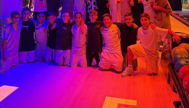 ילדים ב' של הפועל 'מבנה' פתח תקווה קיימו ערב גיבוש בבאולינג לפני פתיחת העונה