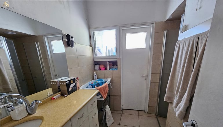 דירת 3.5 חדרים ברחוב מרגלית במחנה יהודה בפתח תקווה מוצעת למכירה ב־1.7 מיליון שקל