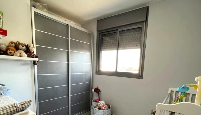 דירת 5 חדרים בקומה 9 ברחוב משה סנה באם המושבות החדשה מוצעת ב-3.25 מיליון שקל